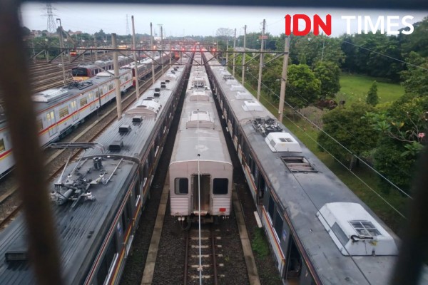 KRL Kembali Beroperasi hingga Jam 12 Malam Mulai Hari Ini