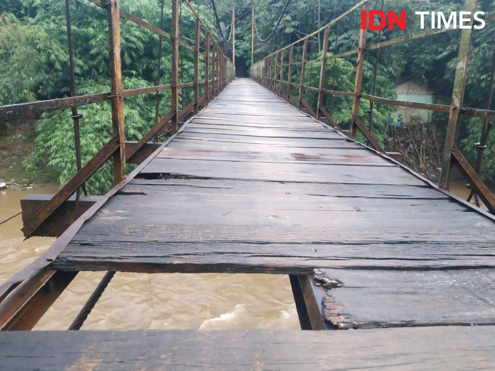 Jembatan Runtuh, Jalan Penghubung 2 Kelurahan Bandar Lampung Terputus