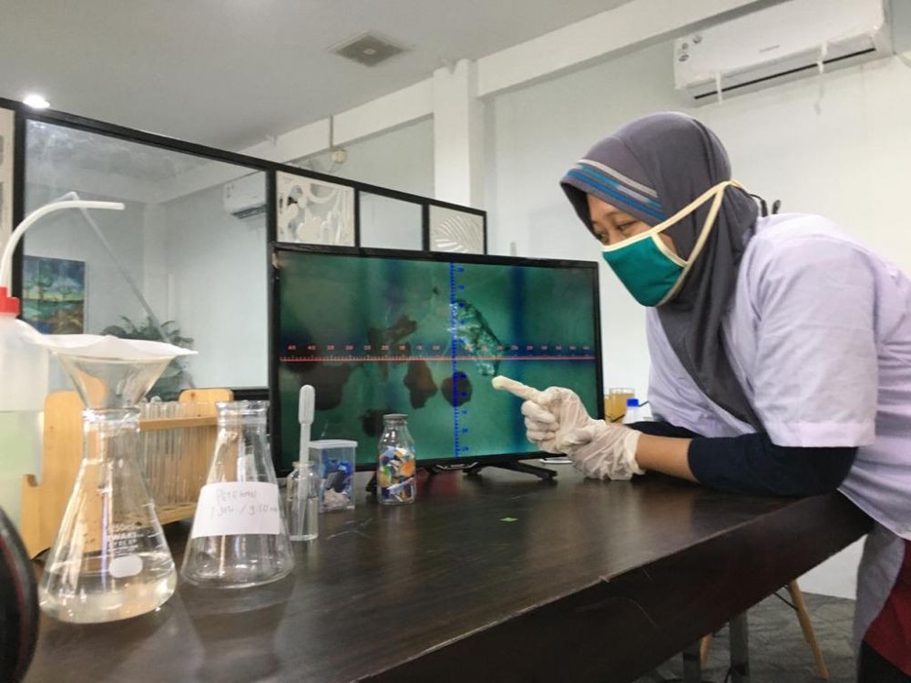 ECOTON Temukan Pencemaran Mikroplastik di Perairan Timur Surabaya
