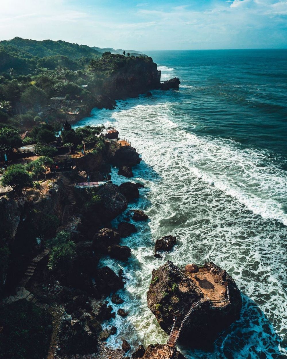 10 Pantai Paling Eksotis di Yogyakarta yang Memanjakan Mata