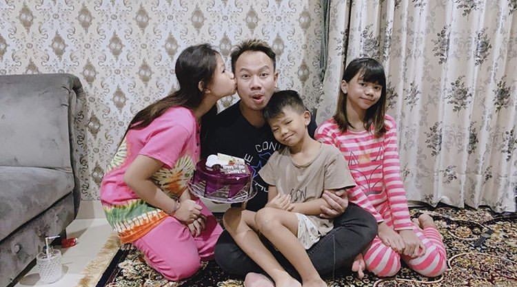 Salut! 10 Foto Ini Buktikan Vicky Prasetyo Pujaan Anak-anak