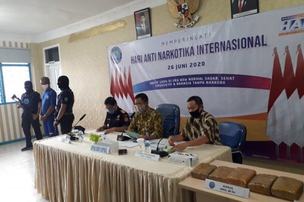 BNNP Lampung Amankan Juru Parkir Penerima Paket Ganja 4 Kg
