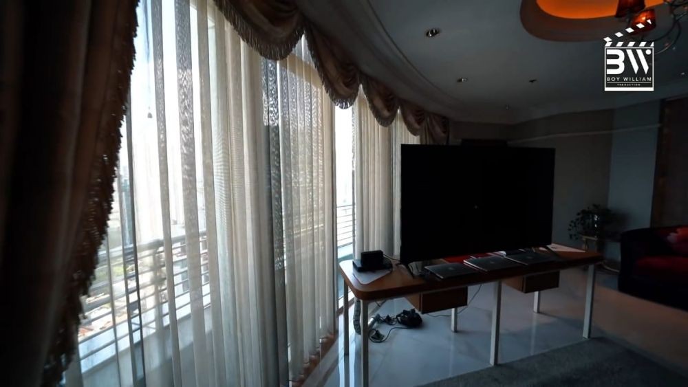 11 Potret Rumah Mewah Putra Raam Punjabi Bak Istana di Atas Awan
