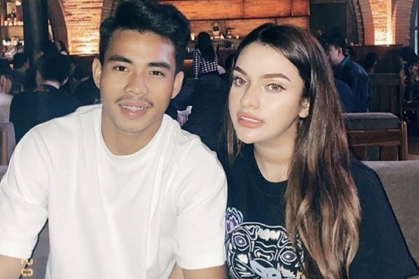 Viral gegara Hadiah Mobil, 10 Potret Mesra Nurhidayat dan Sarah Ahmad