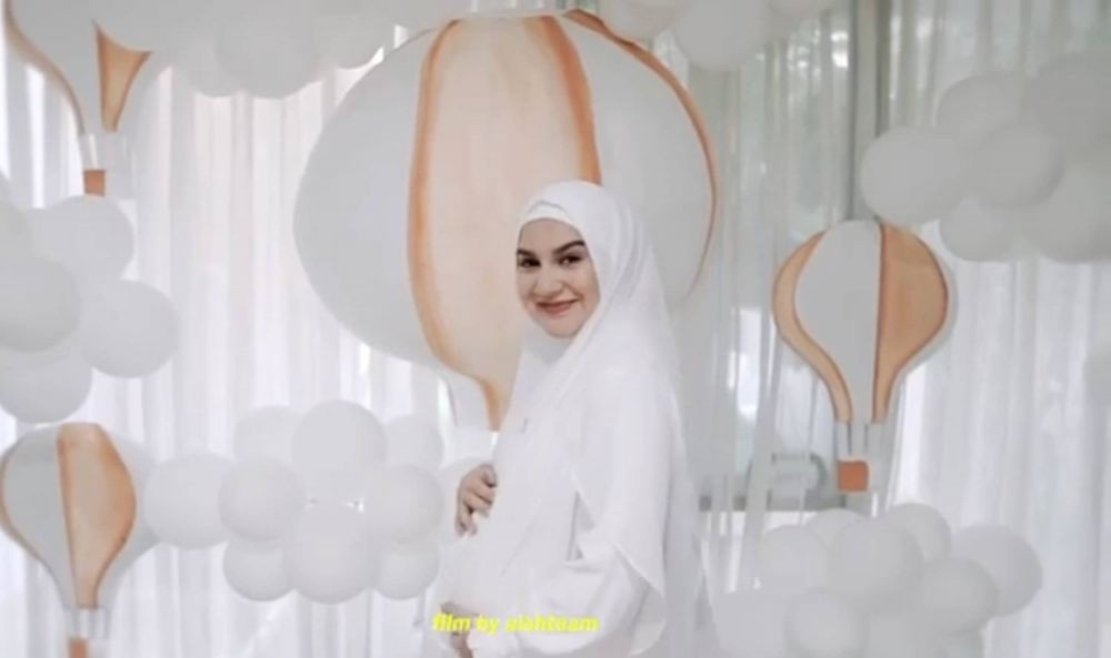 Syahdu, 10 Momen Irish Bella dan Ammar Zoni Tasyakuran 7 Bulanan