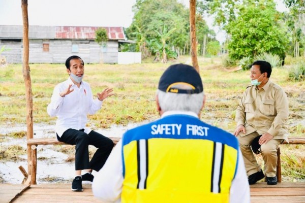 Jokowi Minta Industri Percepat Vaksinasi Booster di Kawasan Mereka