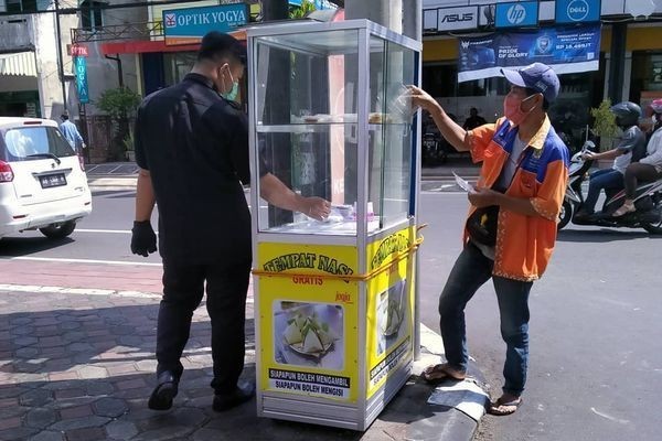 Tempat Nasi Gratis Jogja, Siapa pun Dapat Menaruh dan Ambil Makanan