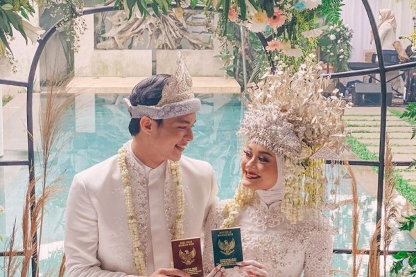 10 Momen Romantis Pernikahan Dinda Hauw Dan Rey Mbayang Sah Pasutri