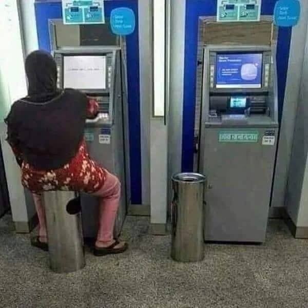 Kreatif atau Super Malas Gerak Nih? 10 Kelakuan Paling Nyleneh