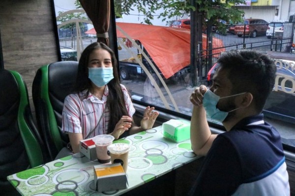 Mau Ngopi Sambil Keliling Kota Malang? Coba Naik Bus Ini