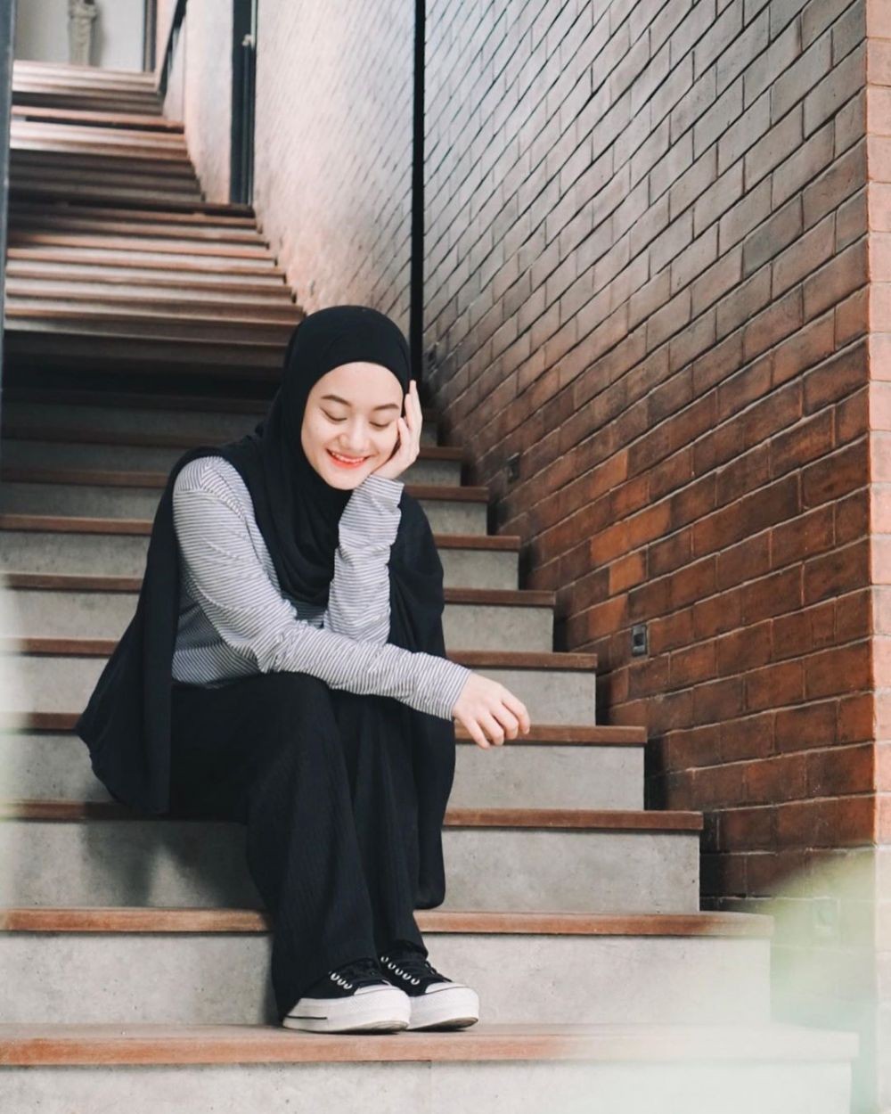 Anggun, 12 OOTD Dinda Hauw yang Bisa Jadi Inspirasi Para Hijabers
