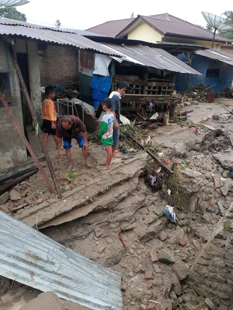 Kota Siantar Dilanda Banjir, Satu Warga Tewas Terseret Arus
