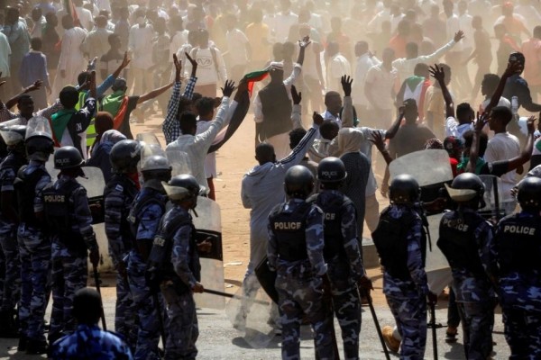 Evakuasi WNI di Tengah Konflik Sudan, Jatim Siap Jemput di Jakarta