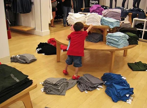Kocak! 15 Kekacauan Akibat Ulah Anak-anak, Orangtuanya Pun Elus Dada
