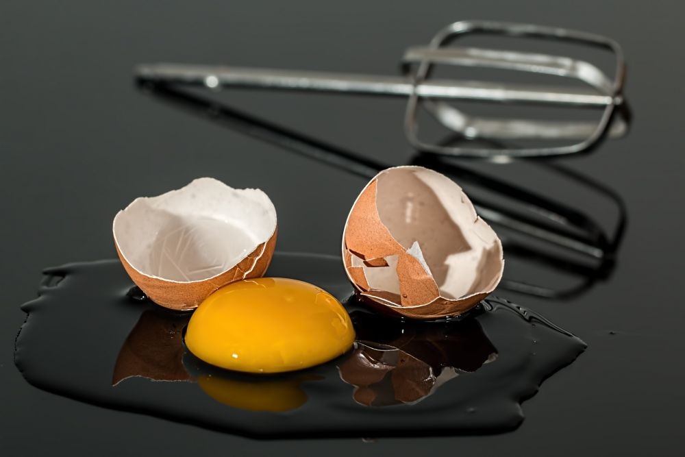 Makan Telur Setengah Matang Jangan Sering, Alasannya