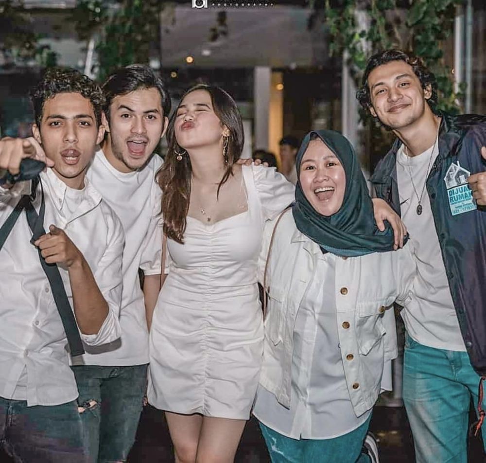 10 Potret Romantis Rizky Nazar dan Syifa Hadju di Hari Ulang Tahun
