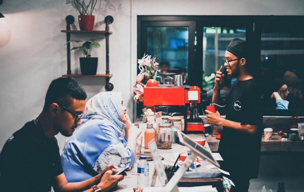 Tamoe Coffee Medan, Asyiknya Minum Kopi Ditemani Lontong Pecal