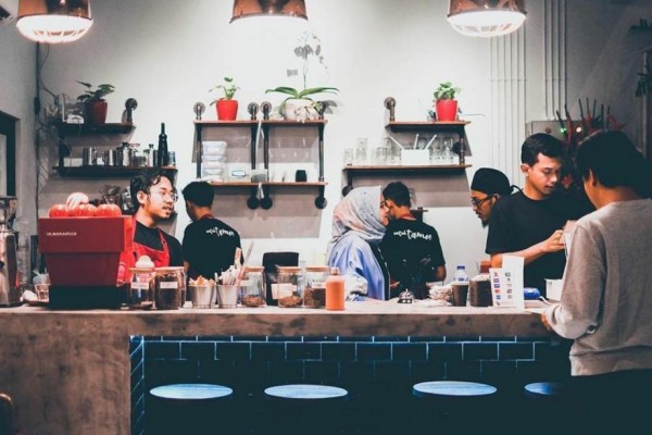 Tamoe Coffee Medan, Asyiknya Minum Kopi Ditemani Lontong Pecal