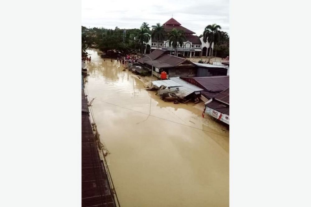 WALHI Duga Polda Sulsel Diintervensi Soal Penyelidikan Banjir Masamba