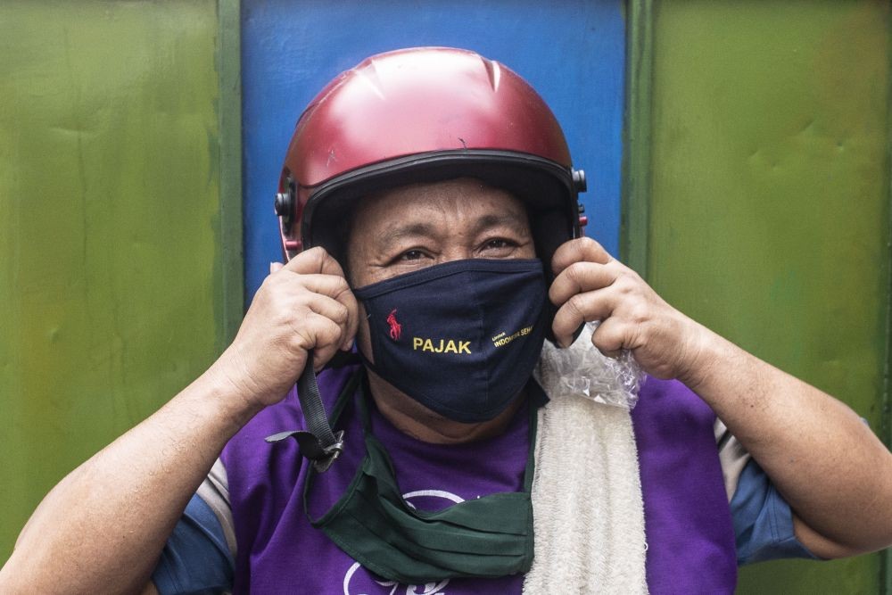 1.000 Masker Dibagikan Polisi Secara Gratis untuk Pengguna Jalan 