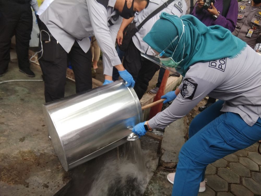Polda Sulteng Musnahkan 25 Kilogram Sabu-sabu Selundupan dari Malaysia