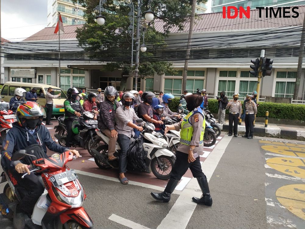 Atur Jarak Pemotor, RHK di Bandung Diberi Garis seperti Sirkuit Balap 