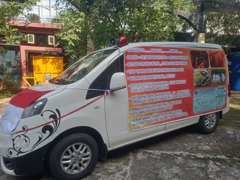 Unik! Dokter di Semarang Sosialisasi Pakai Masker ala Mobil Sales