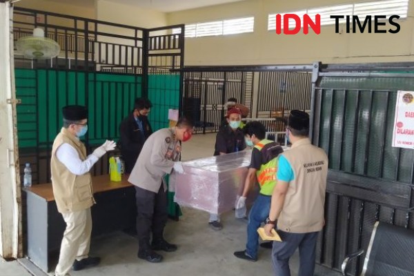 Jenazah ABK Hasan Apriadi Dikubur Malam Ini di Kabupaten Pesisir Barat