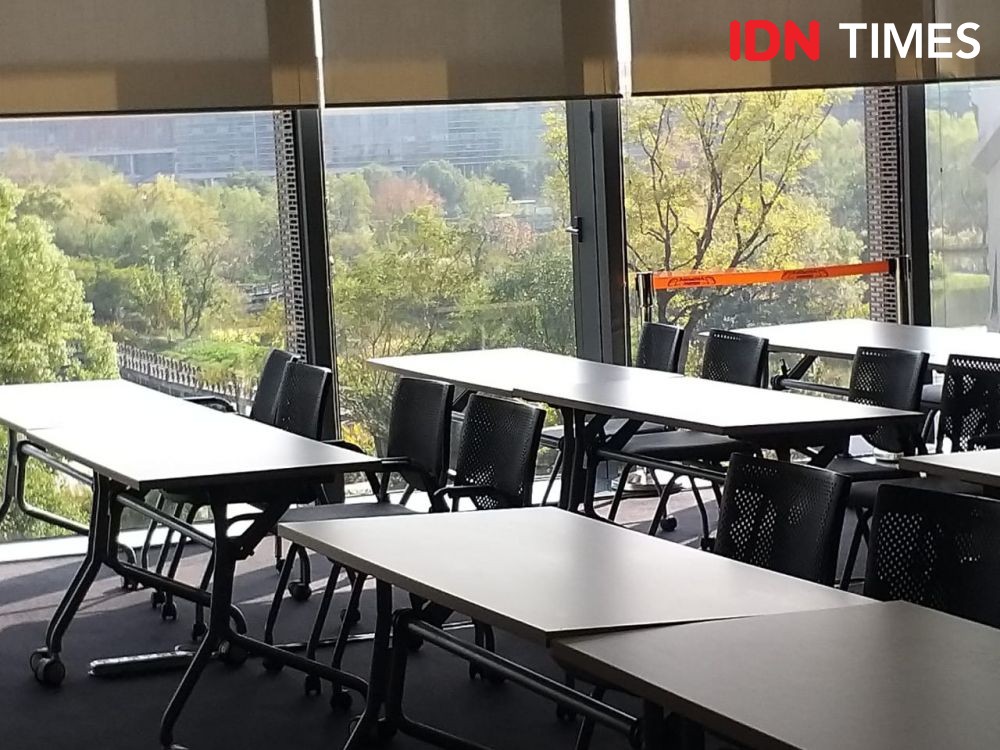 Tak Punya Meja-kursi, Murid SDN di Subang Belajar di Lantai Sejak 2018