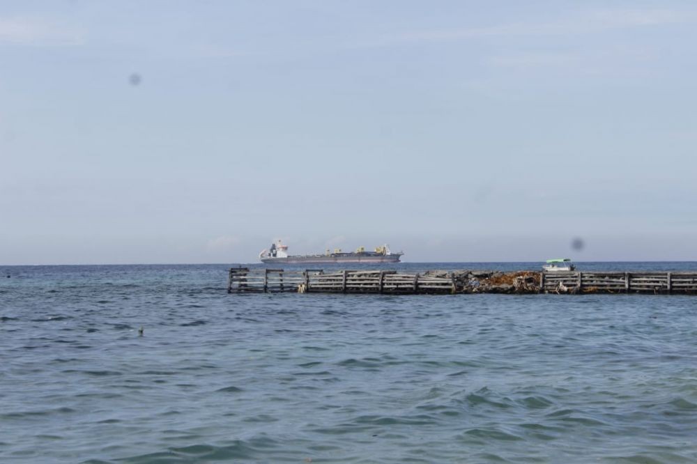 Alasan Warga Pulau Kodingareng Usir Kapal Penambang Pasir Laut