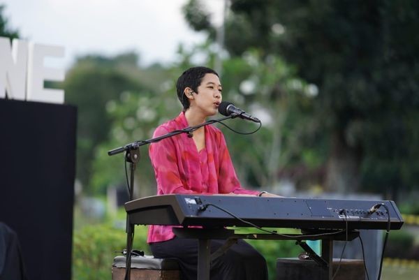 Frau dan Rio Febrian Hipnotis Penonton di Prambanan Jazz Online 