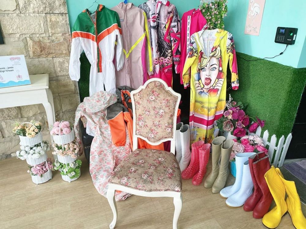 Viral, 10 Potret Dokter Gigi Nina Agustin Pakai APD Stylish