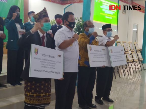 Hore, 425 Mahasiswa Lampung Anak Petani Terima Beasiswa