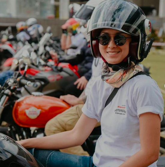 9 Artis Perempuan Hobi Naik Motor, Wika Salim hingga Nikita Mirzani