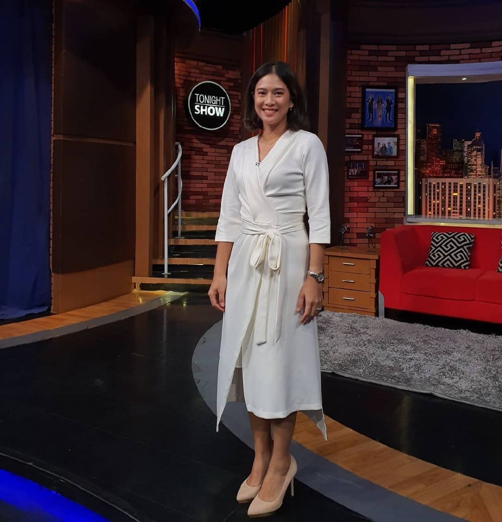 Glowing dan Awet Muda, Ini 9 Tips Dandan Berkelas ala Dian Sastro