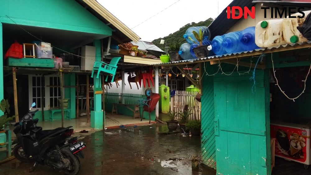 Bau Sampah Tanda Banjir, Warga Kota Gorontalo Mulai Evakuasi Mandiri