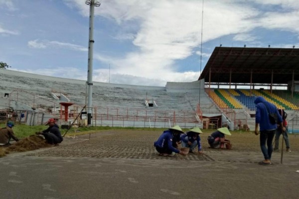 Persiapan Piala Dunia U-20, Rumput Stadion Tambaksari Sudah Diganti