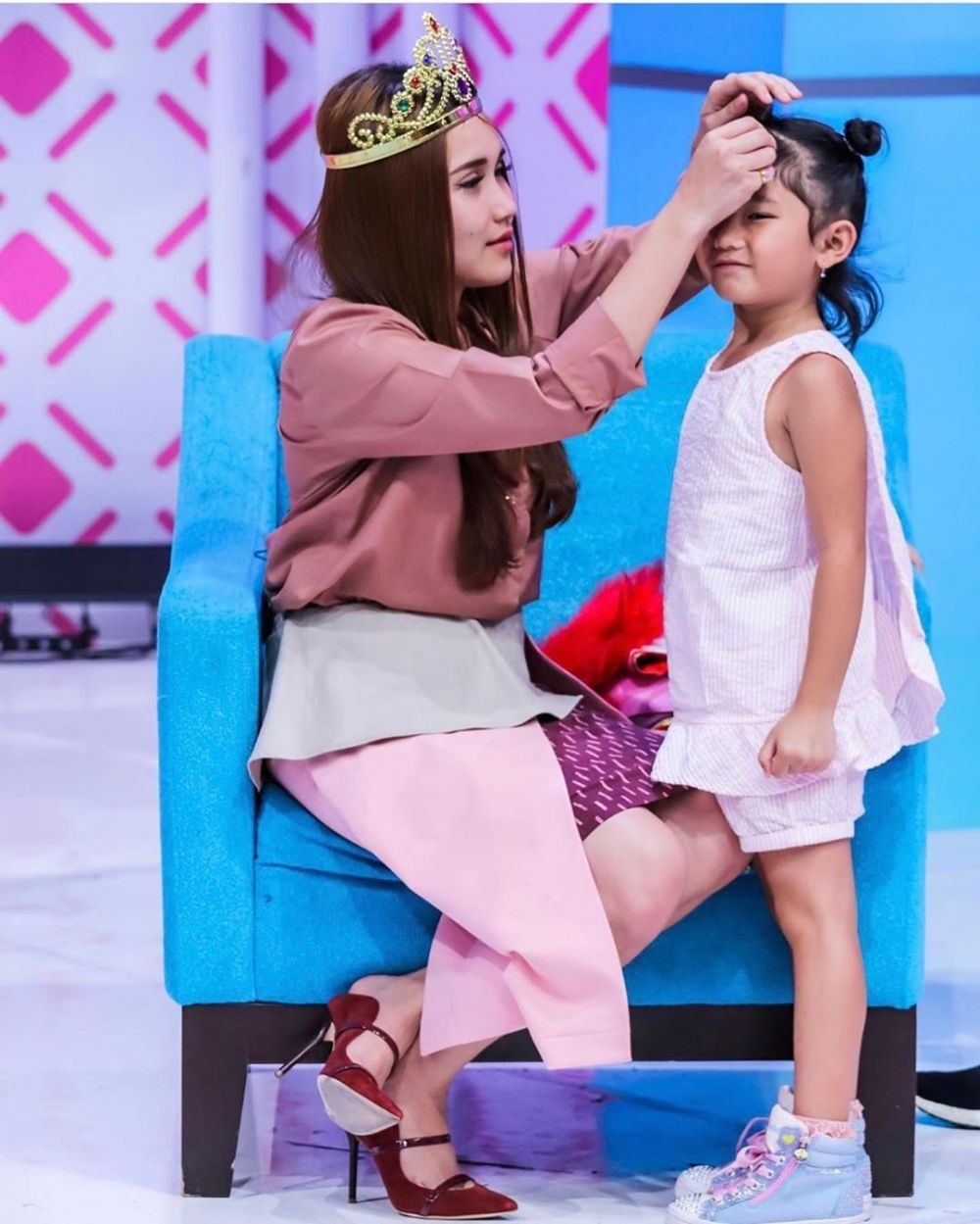 Wanita Tangguh, Ini 13 Potret Artis Single Mother dengan Anaknya