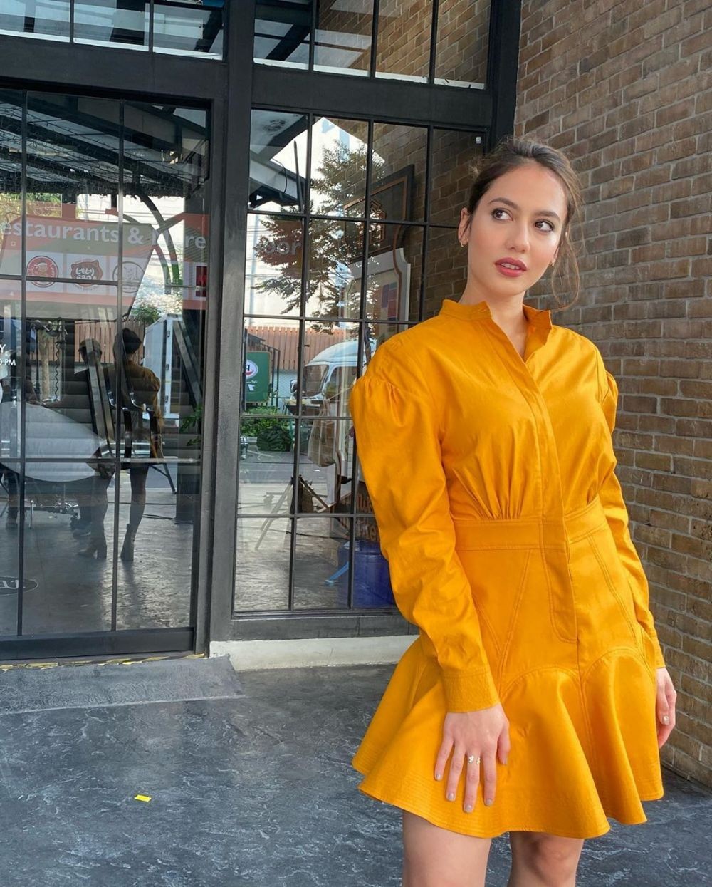 Modis Setiap Saat, 10 Cara Berpakaian Pevita Pearce yang Stylish