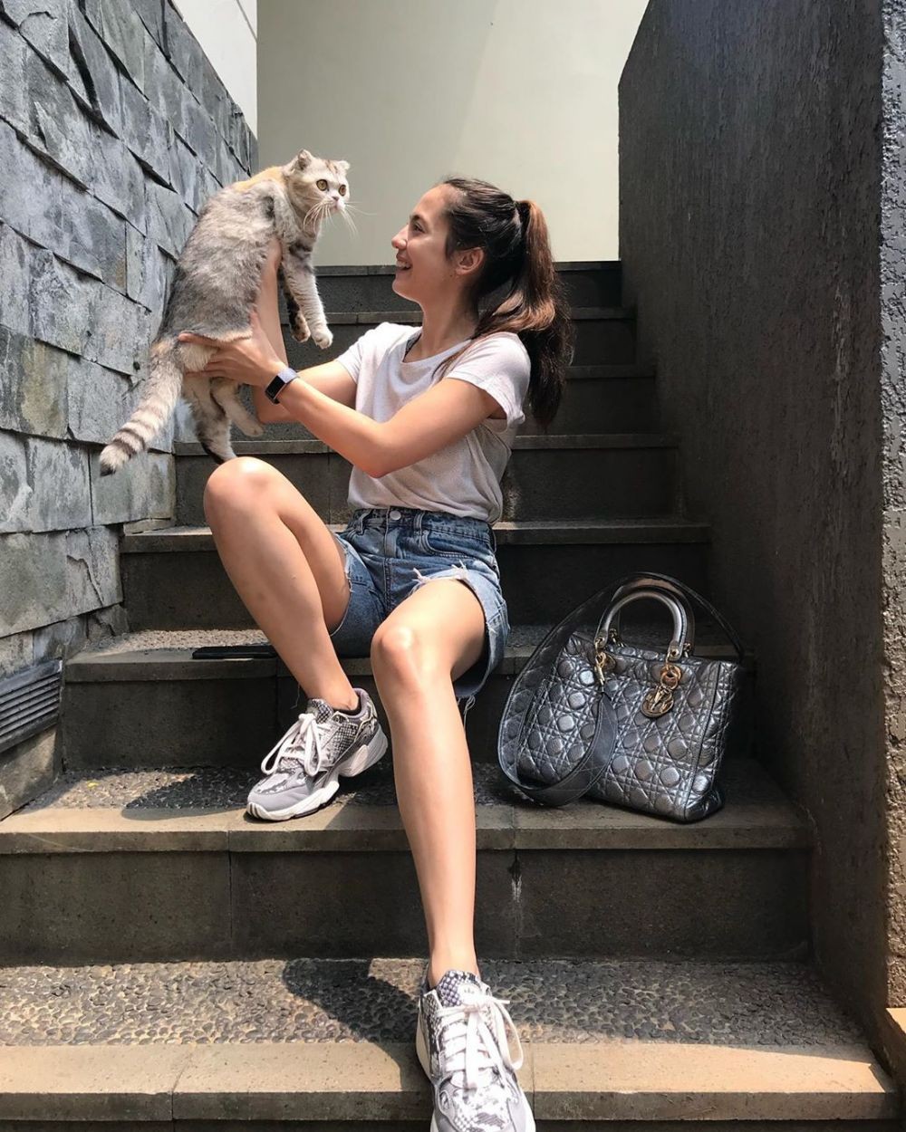 Modis Setiap Saat, 10 Cara Berpakaian Pevita Pearce yang Stylish
