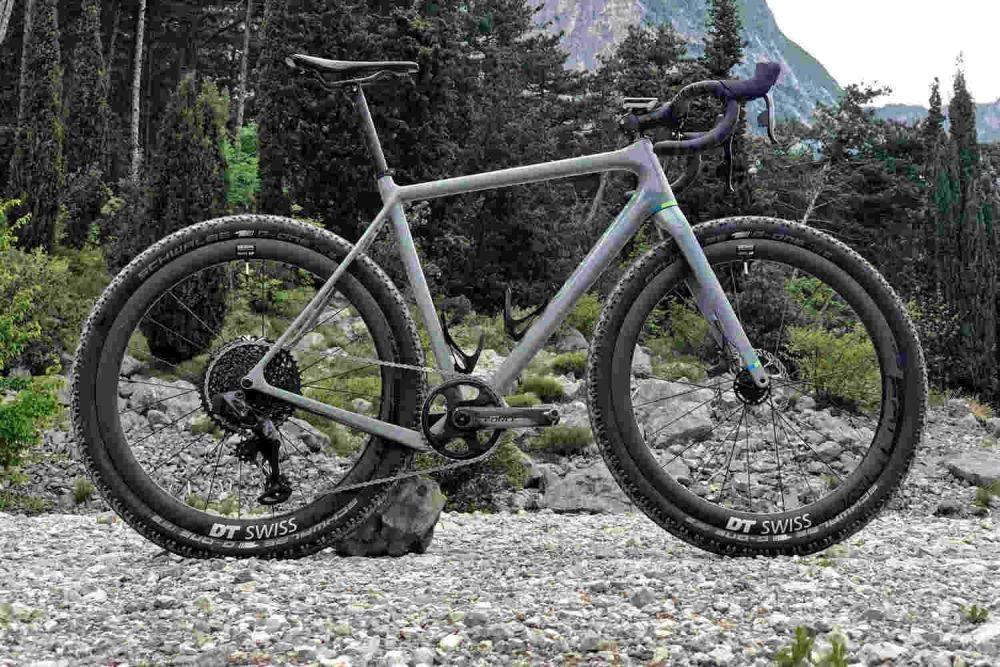 road bike atau mountain bike