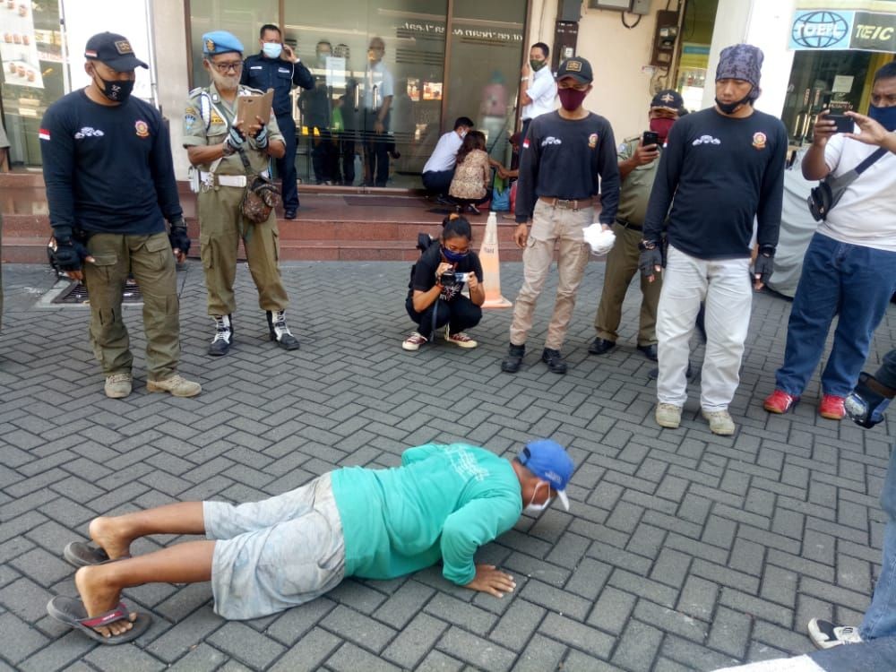 Tak Pakai Masker, Pedagang di Semarang Dihukum Hafalkan Pancasila