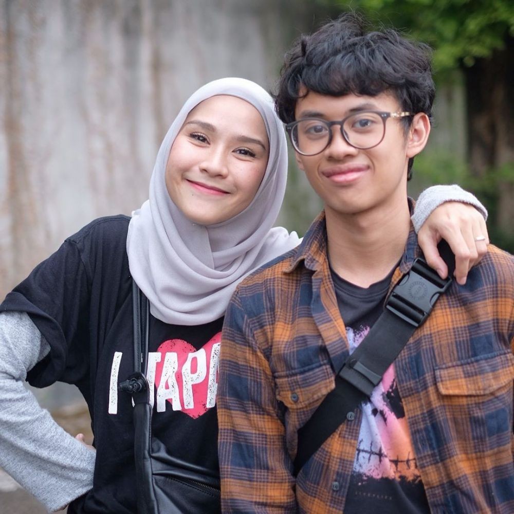 Gak Kayak di Sinetron, 10 Artis Ini Buktikan Jadi Ibu Tiri Baik Hati