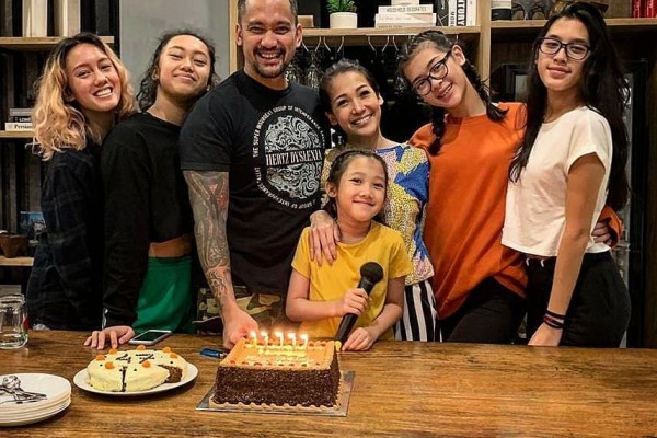 10 Artis Indonesia Buktikan Ibu Tiri Jahat Hanya Ada di Sinetron