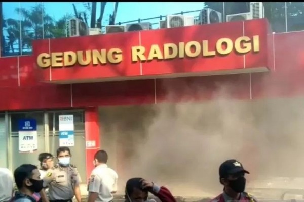 Rumah Sakit Polri Kebakaran, Gedung Radiologi Dikepung Asap Tebal