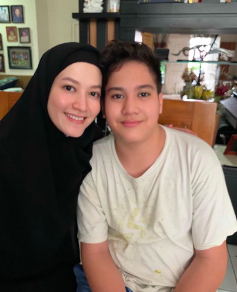 Hamil Anak Keenam, 10 Momen Kedekatan Lyra Virna dan 5 Buah Hati