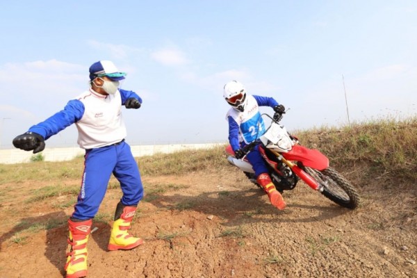 Gak Sembarangan, Begini Teknik Kontrol Gas dan Pengereman yang Baik
