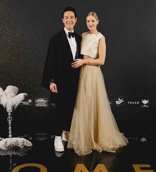 9 Tahun Menikah, Daniel Mananta Unggah 10 Potret Romantis Bareng Istri