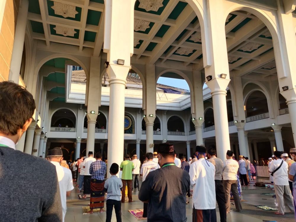 Pakai ID Card, 5 Ribu Jemaah Ikuti Salat Idul Adha di Masjid Al Akbar