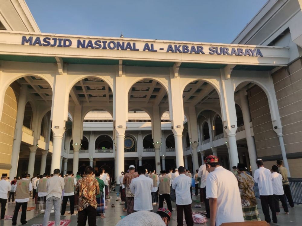 Pakai ID Card, 5 Ribu Jemaah Ikuti Salat Idul Adha di Masjid Al Akbar